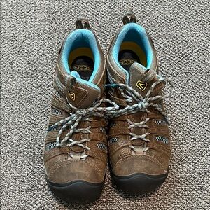 Keen Brown Outdoor Shoes with Teal Highlights